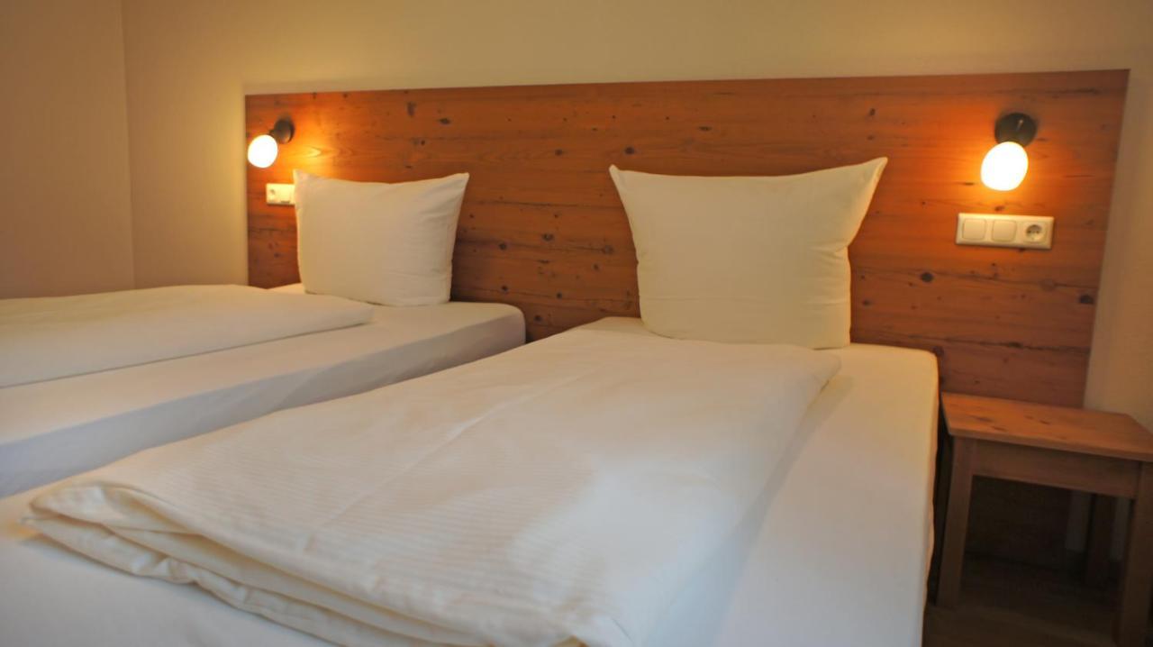 Hotel Heimfeld Restaurant Cafe Garching an Der Alz ภายนอก รูปภาพ