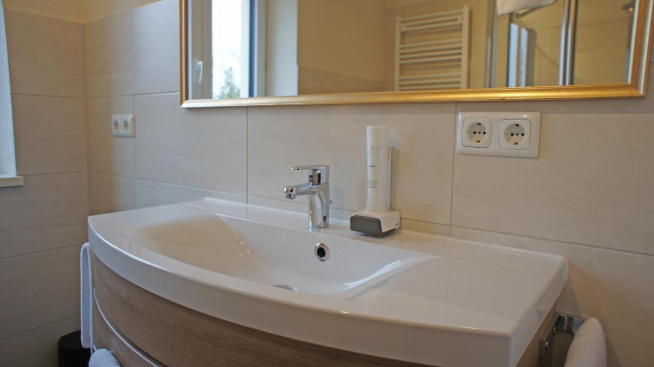 Hotel Heimfeld Restaurant Cafe Garching an Der Alz ภายนอก รูปภาพ