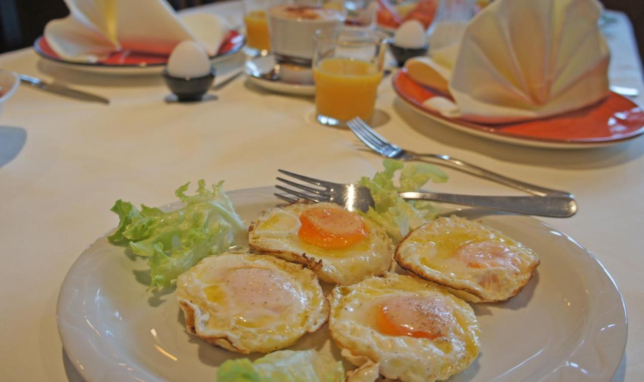 Hotel Heimfeld Restaurant Cafe Garching an Der Alz ภายนอก รูปภาพ